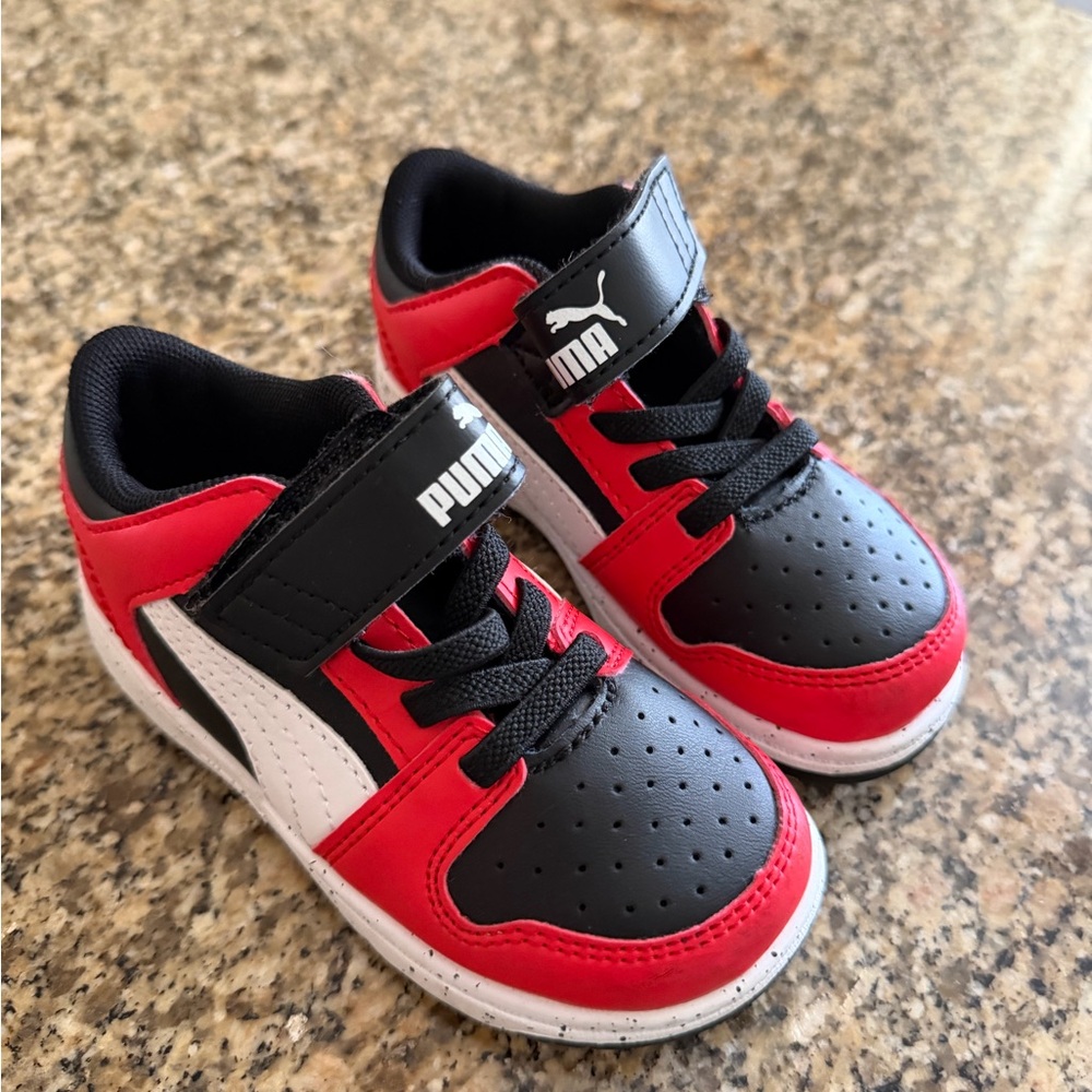 Puma Kids Red Black White Low-Top Sneakers with Hook-and-Loop Strap